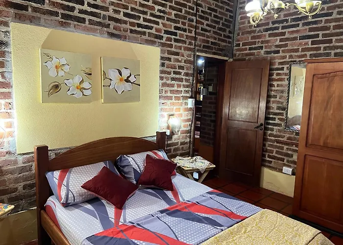 Casa Con Piscina Y Parque