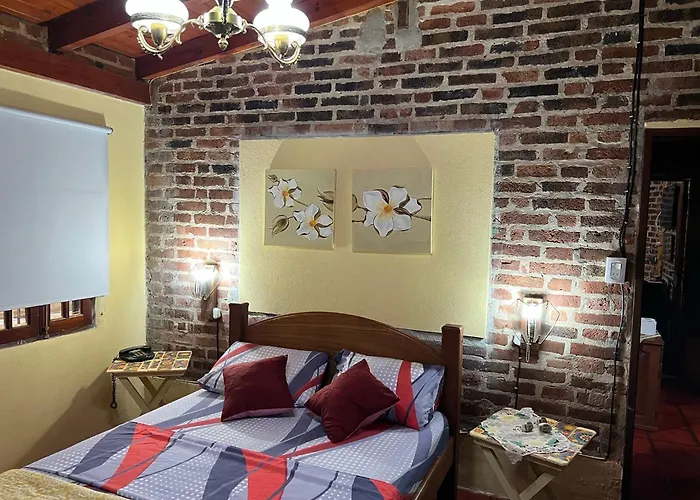 Casa Con Piscina Y Parque