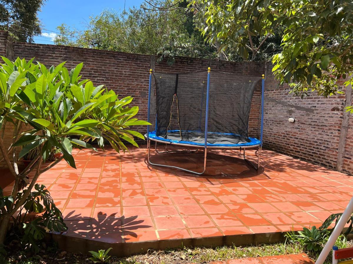 Casa Con Piscina Y Parque Holiday home