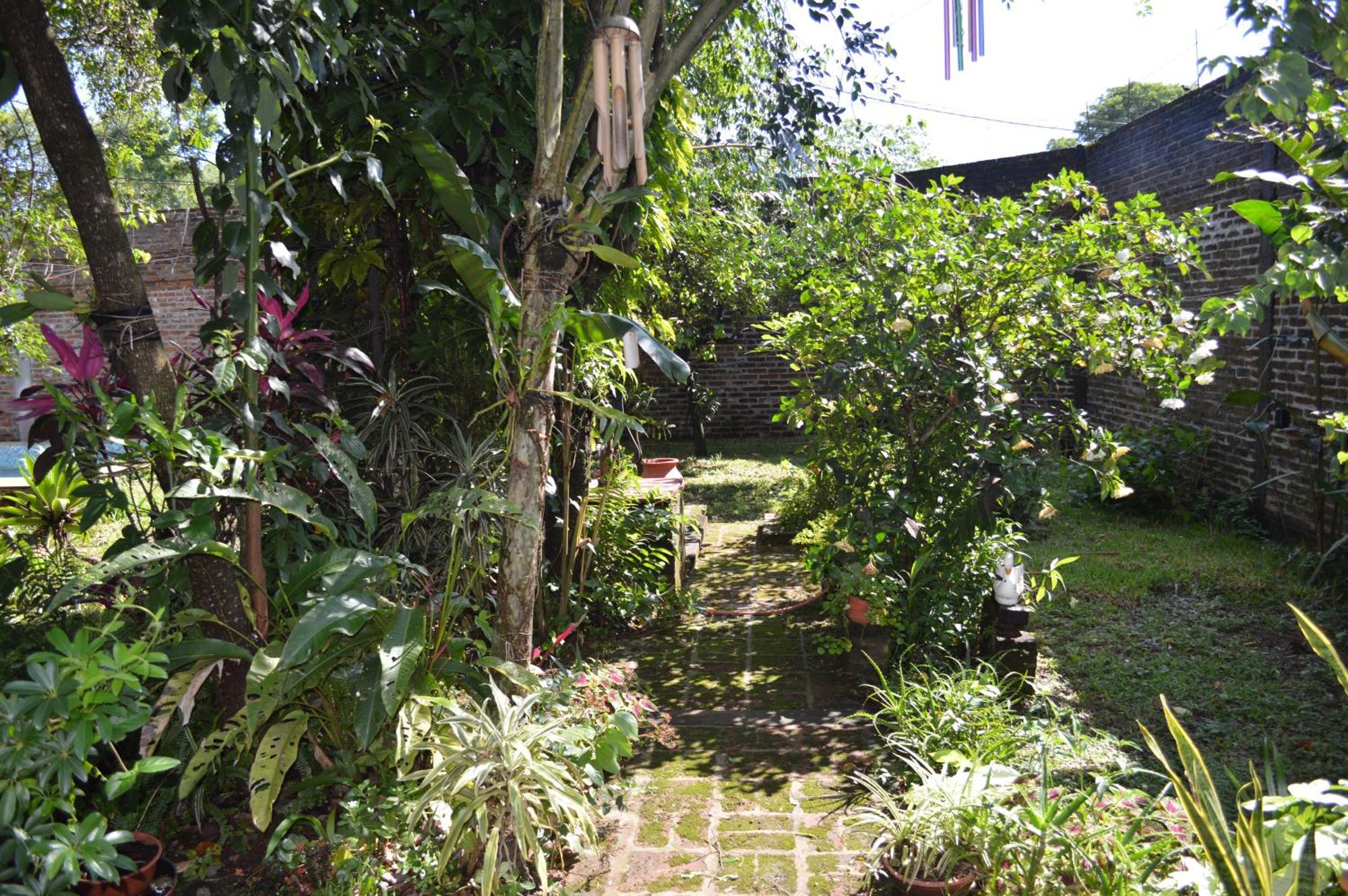 Casa Con Piscina Y Parque