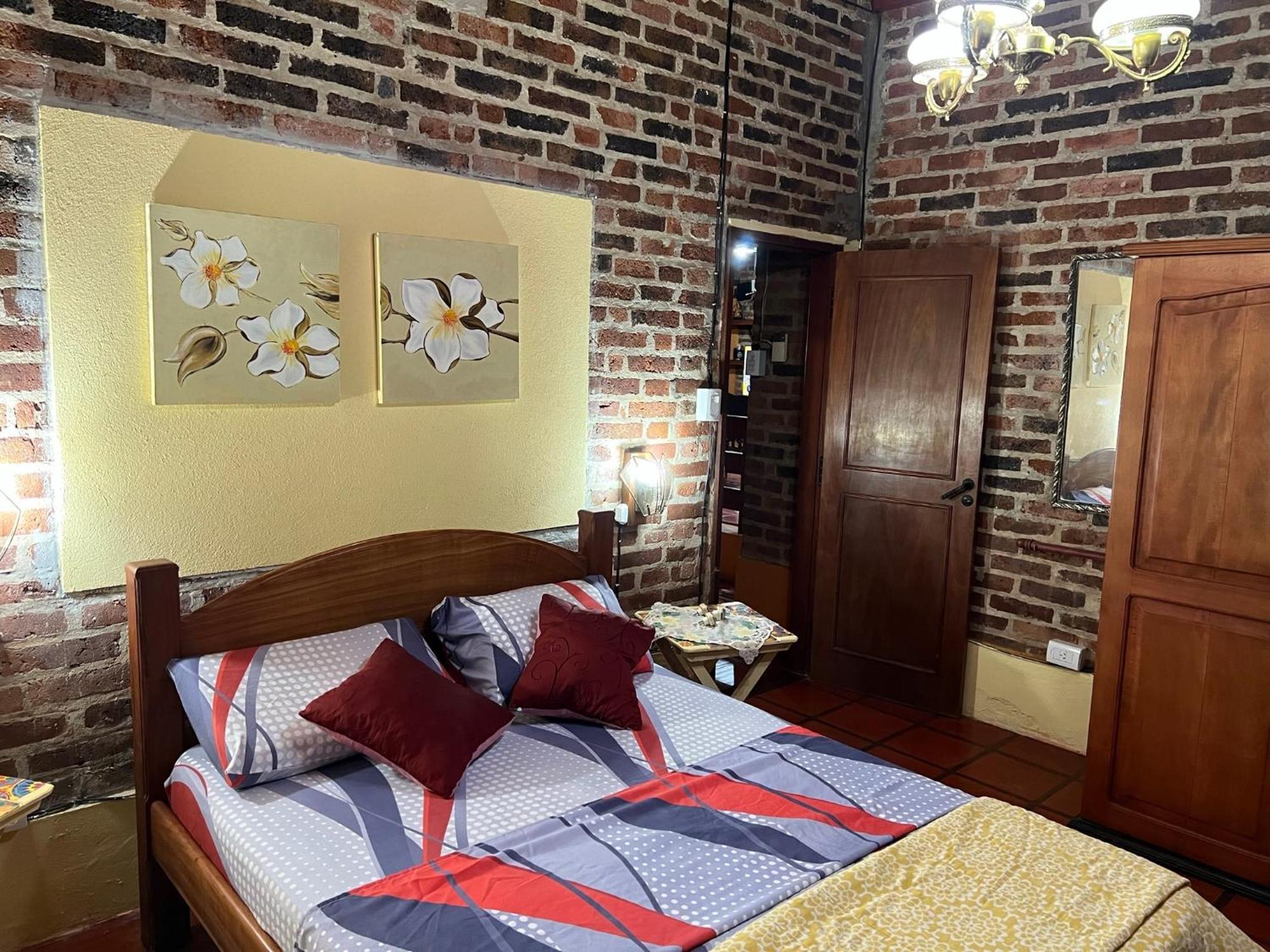 Casa Con Piscina Y Parque Holiday home